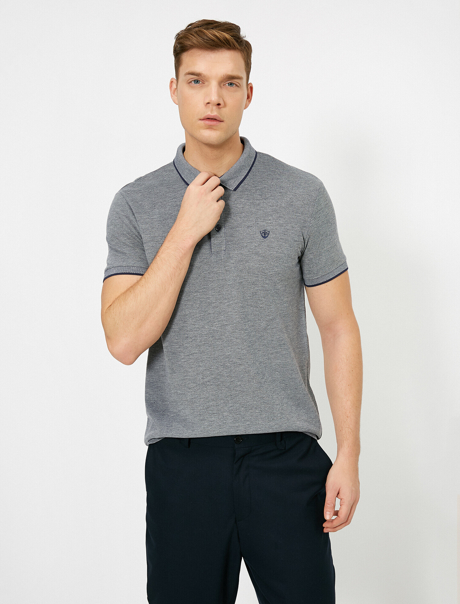 Koton Polo Yaka İşleme Detaylı Desenli Kumaş Slim Fit Tişört. 2