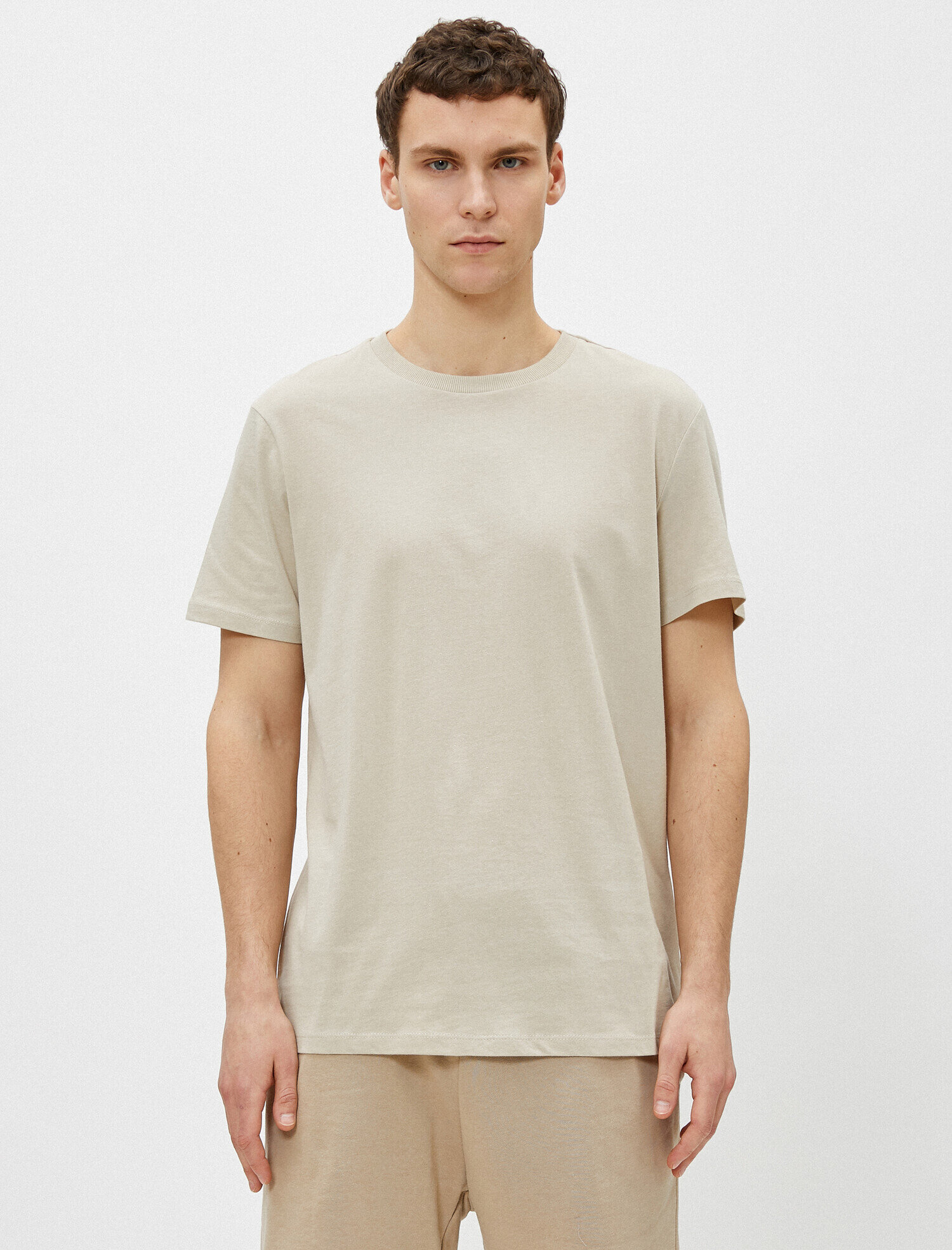beige basic t shirt