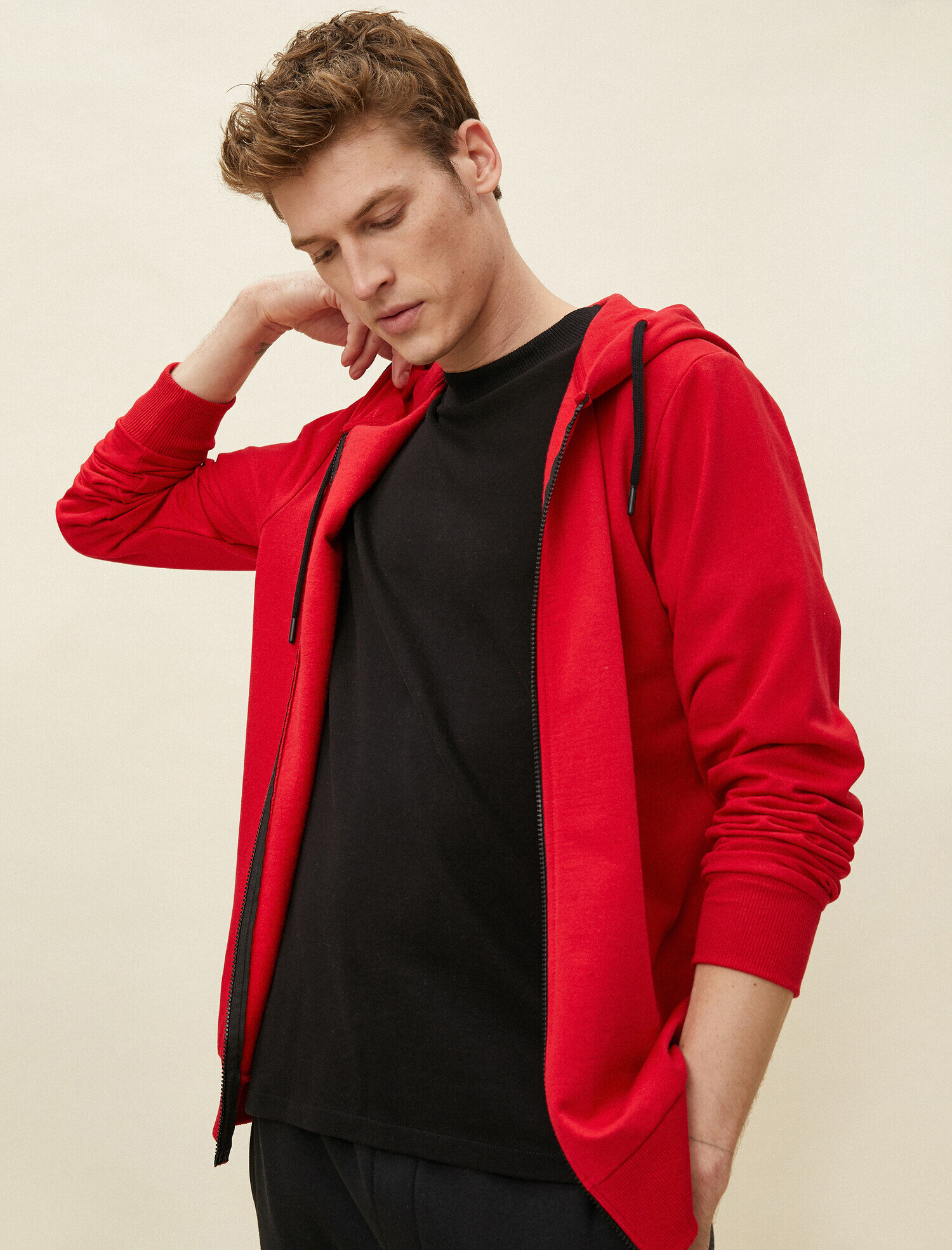 Kirmizi Erkek Kapusonlu Pamuklu Fermuarli Sweatshirt 1yamlk450 Koton Kirmizi Erkek Kapusonlu Pamuklu Fermuarli Sweatshirt 1yamlk450 Koton