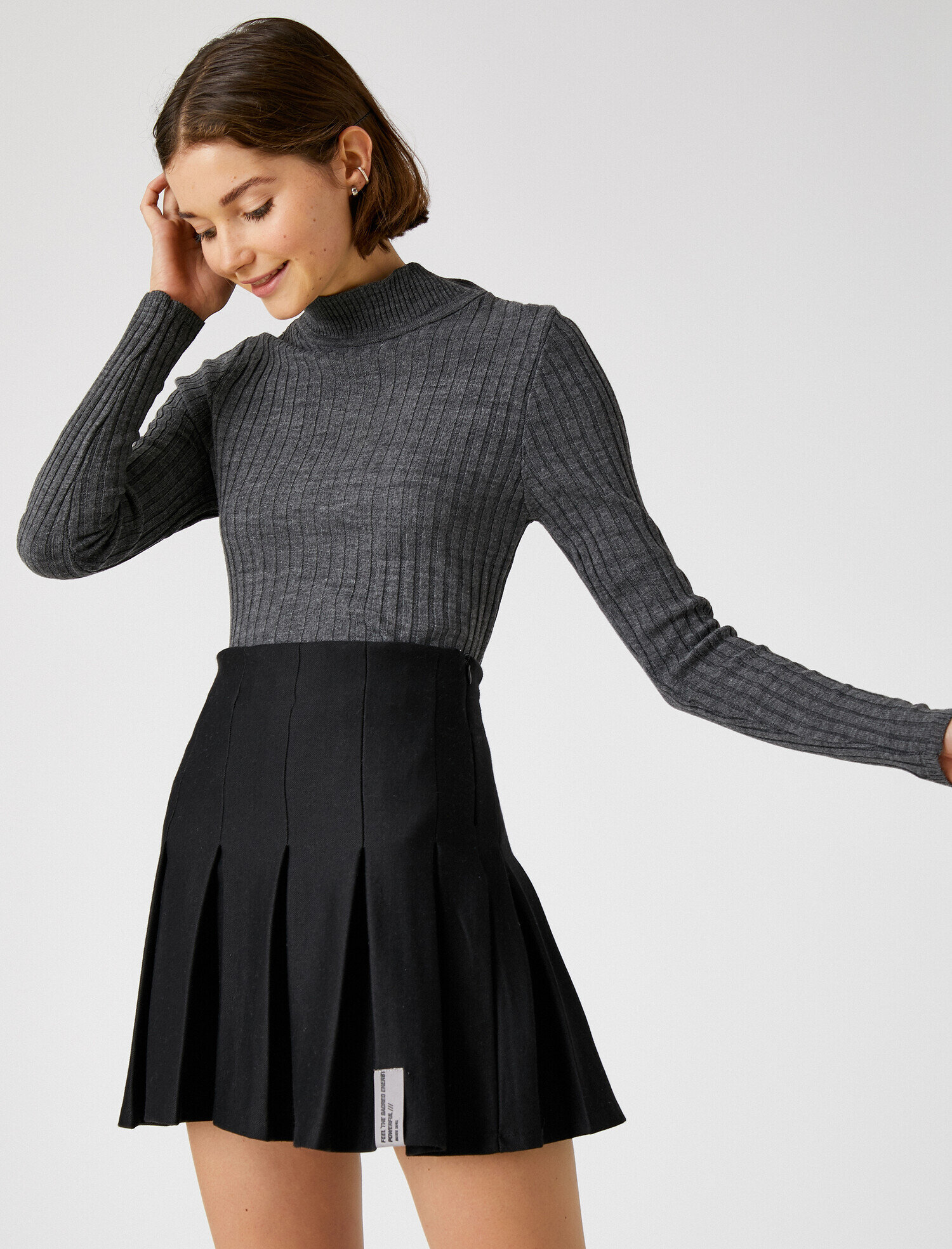 turtle neck and long skirt