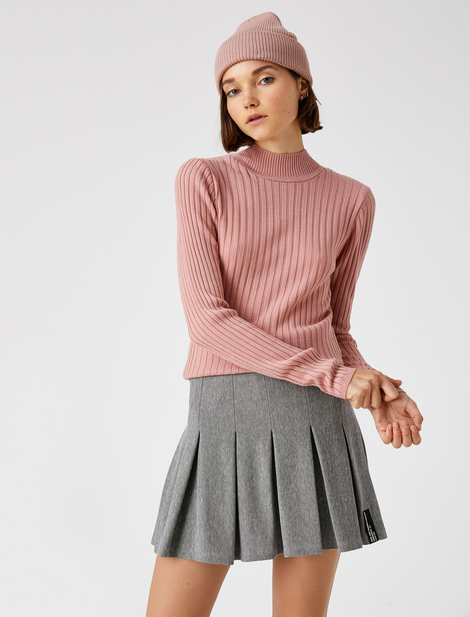 turtle neck and long skirt