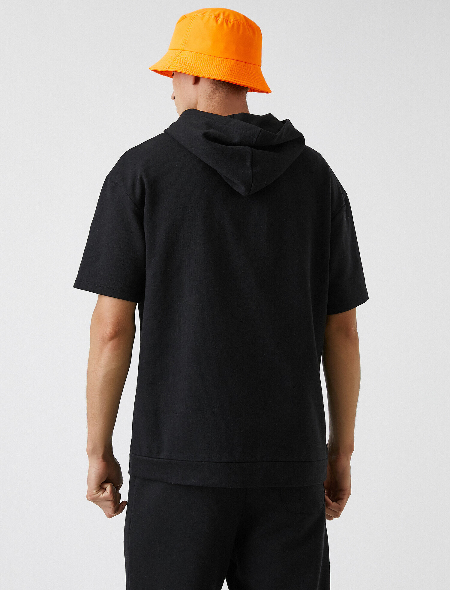 Siyah Erkek Kisa Kollu Kapsonlu Sweatshirt 2kam71342mk999 Koton