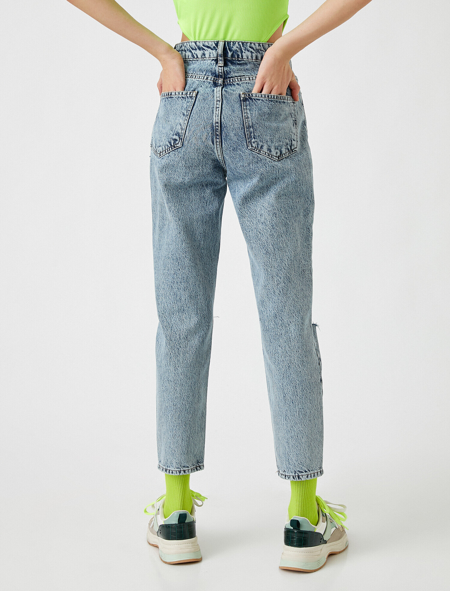 women's high waisted relaxed fit jeans