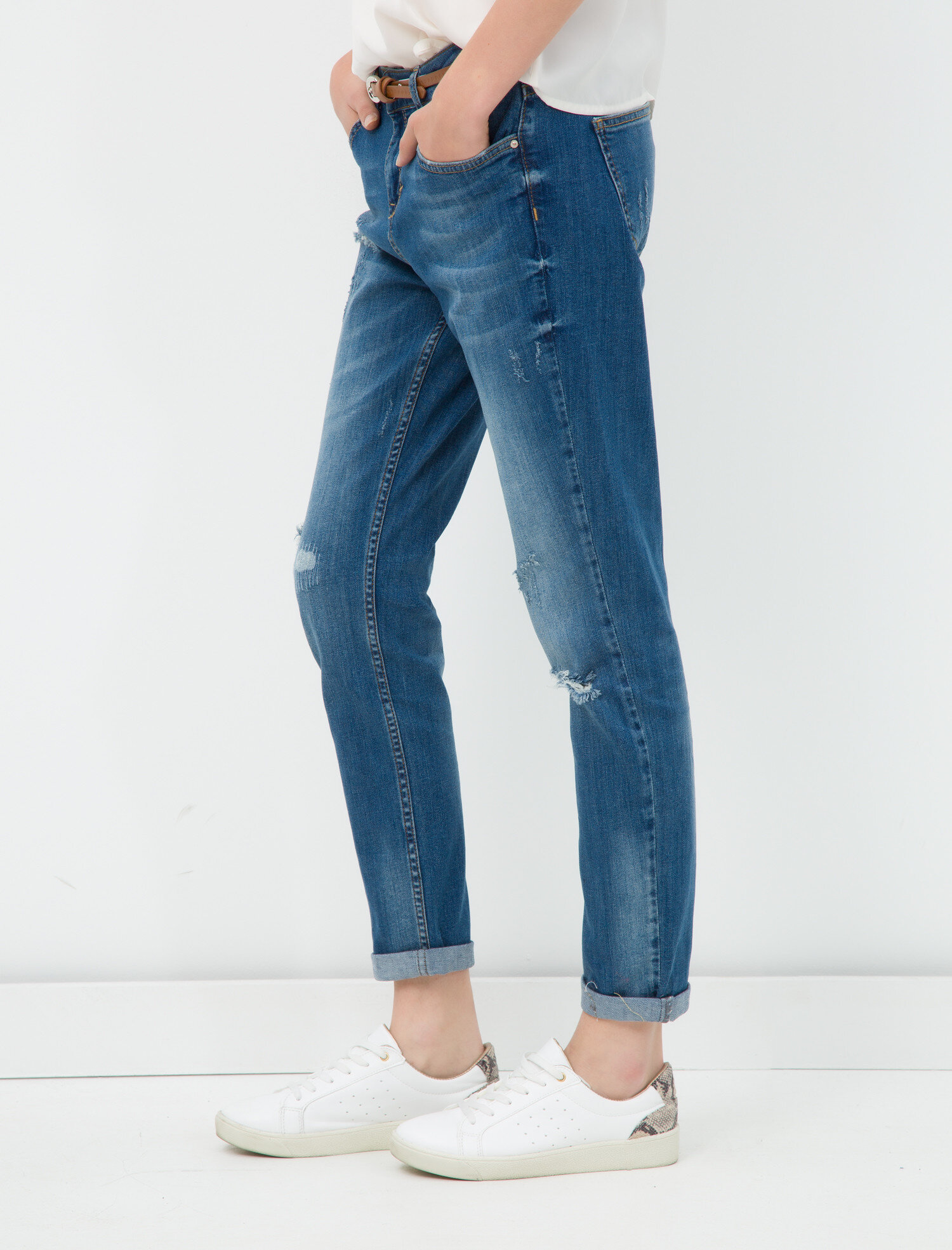 destroyed jeans boyfriend