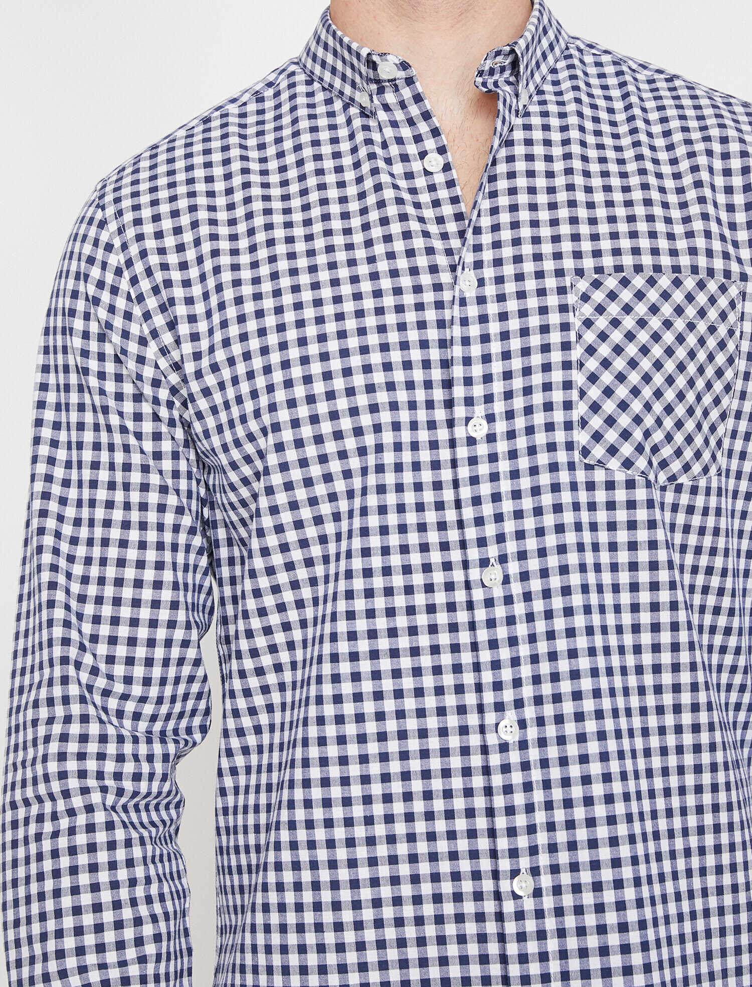 Лучший материал для рубашки. Рубашка какой материал лучше. Рубашка какой материал лучше. Шитье мужских сорочек. Шелковая рубашка мужская.