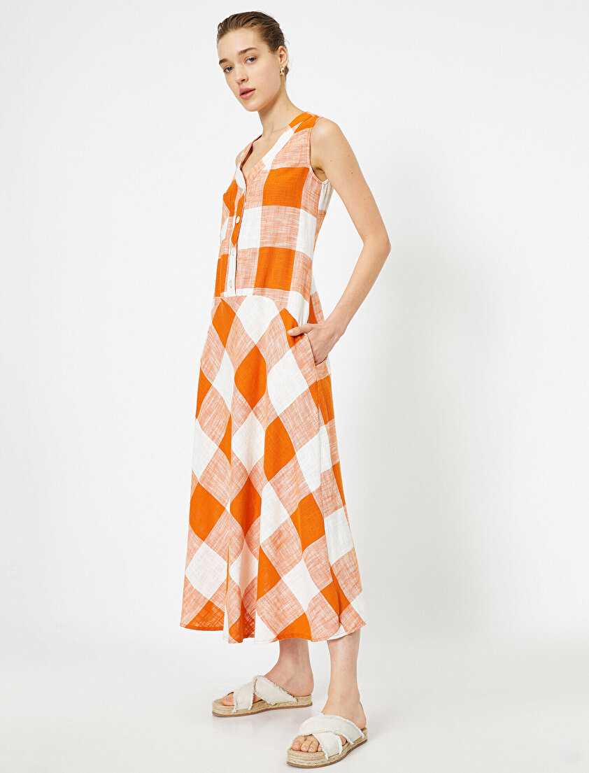 Düğme Detaylı Elbise