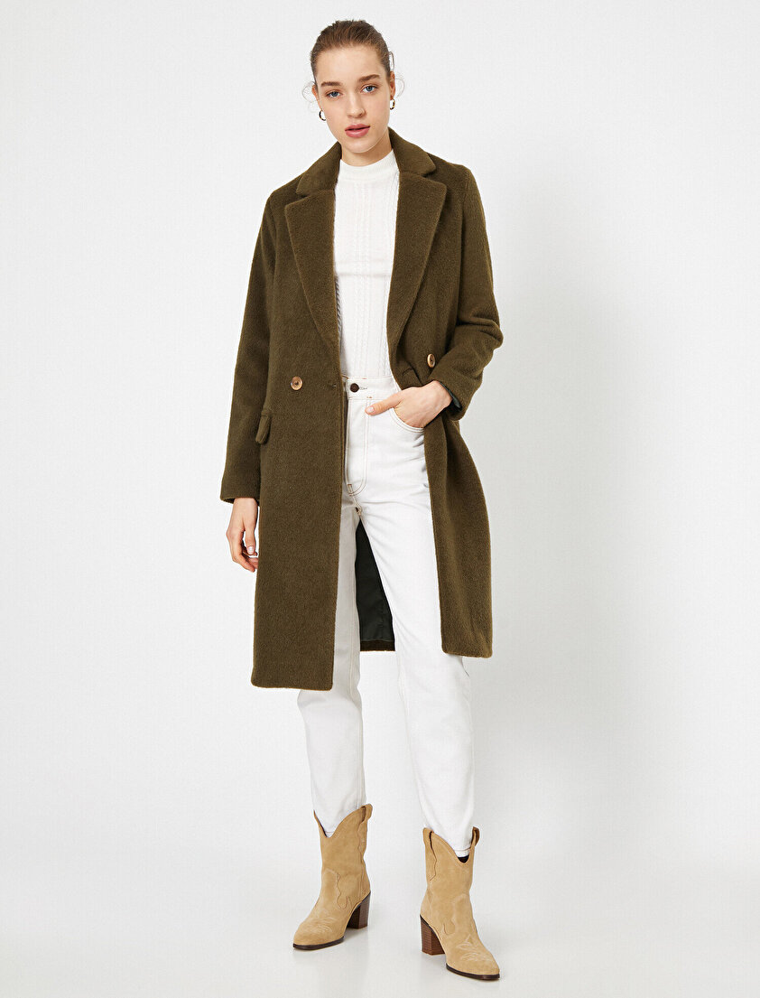 Düğme Detaylı Kaban