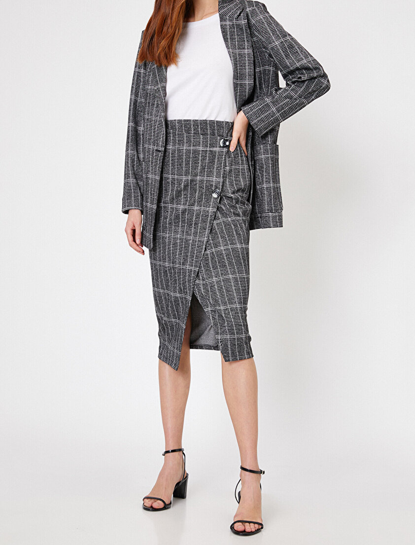 Düğme Detaylı Etek