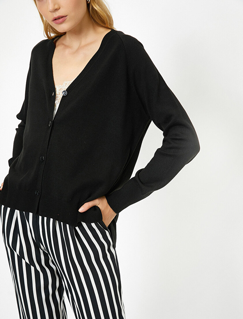 Düğme Detaylı Hırka