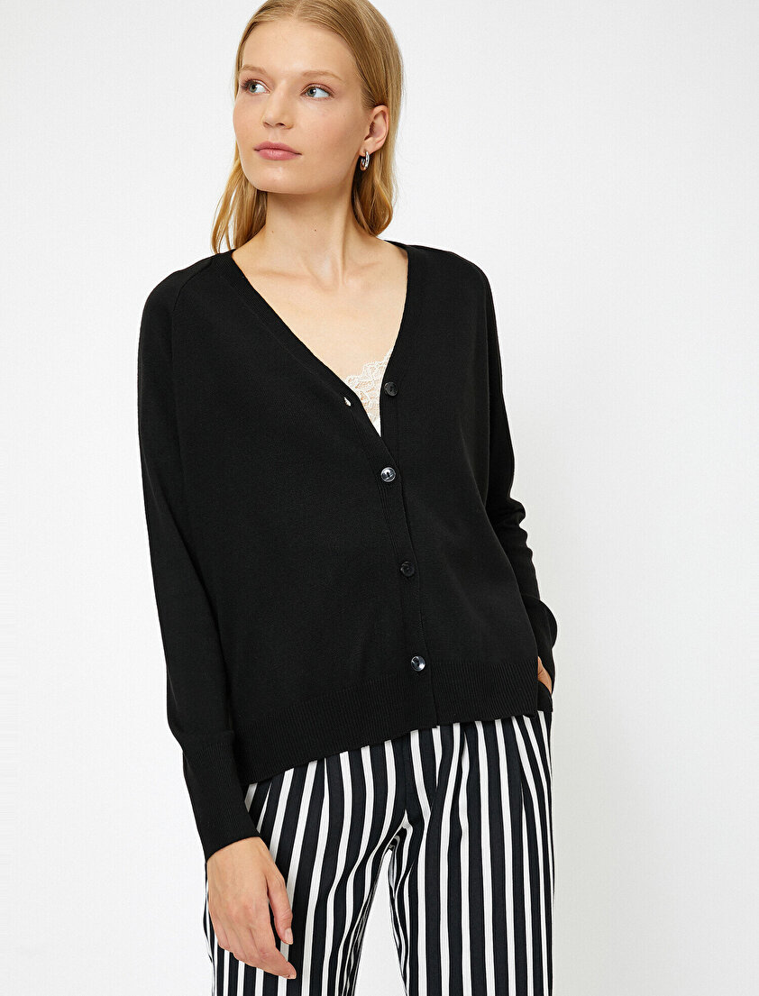 Düğme Detaylı Hırka