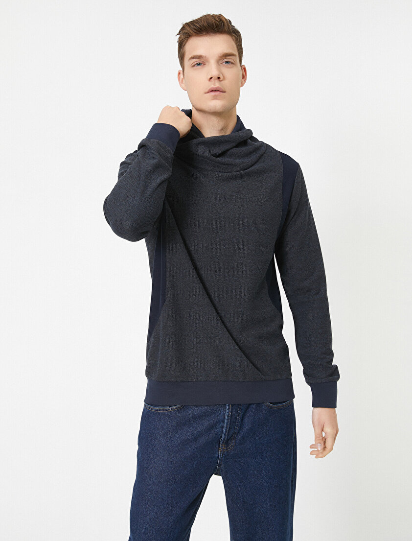 Degaje Yaka Uzun Kollu Sweatshirt