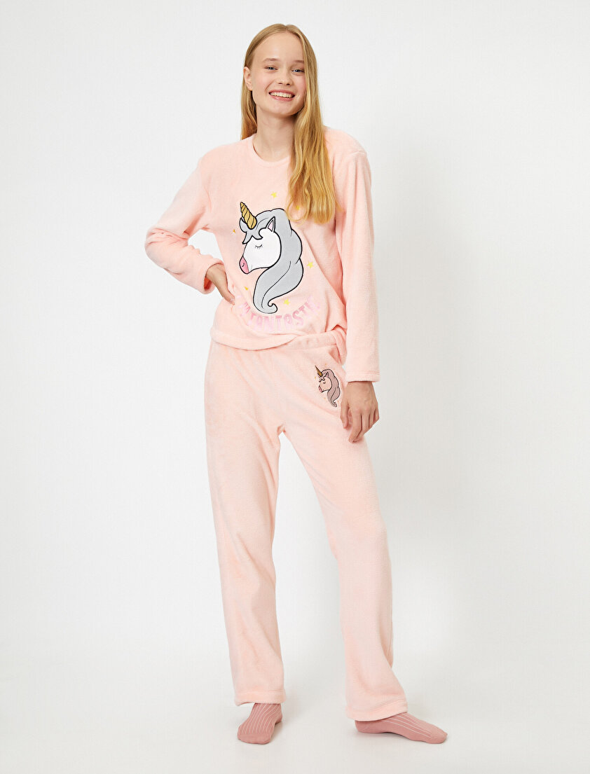 Koton İşlemeli Pijama Seti. 1