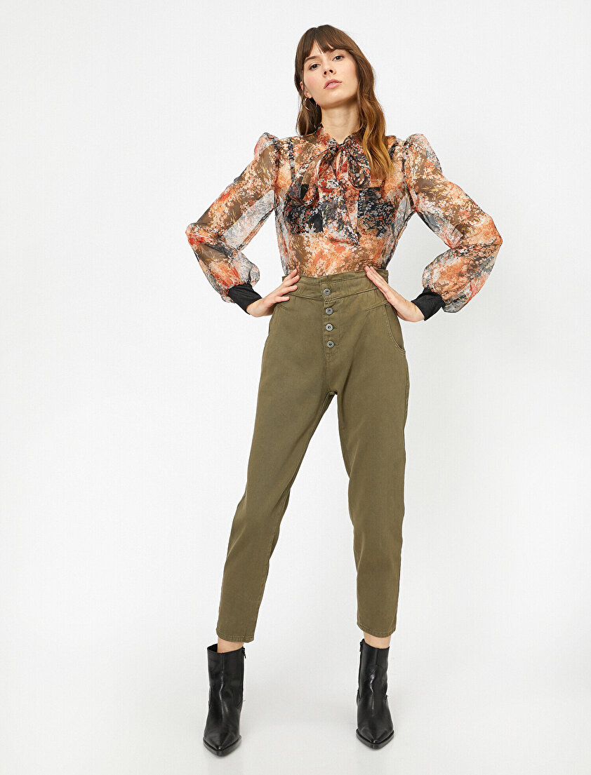 Düğme Detaylı Yüksek Bel Kısa Paça Pantolon