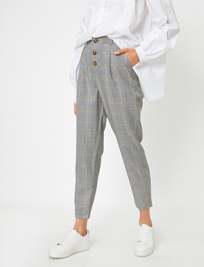 Ekoseli ÖndenDüğmeli Havuç Pantolon