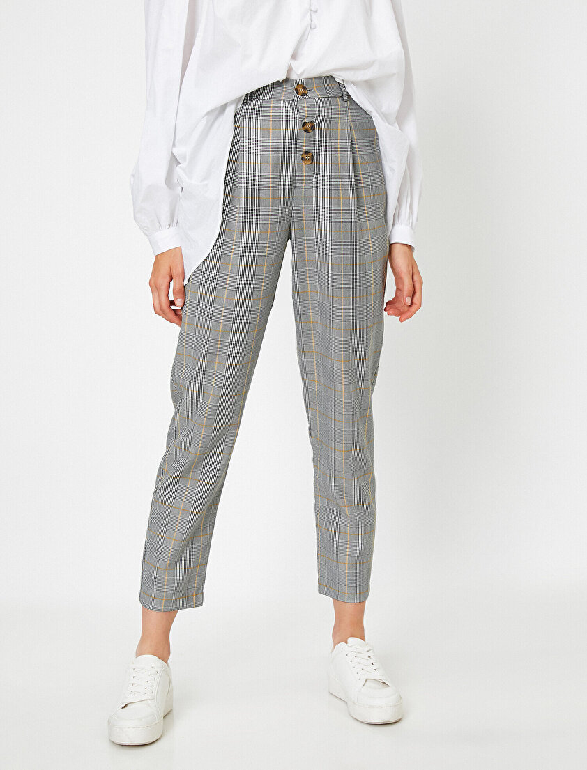 Ekoseli ÖndenDüğmeli Havuç Pantolon