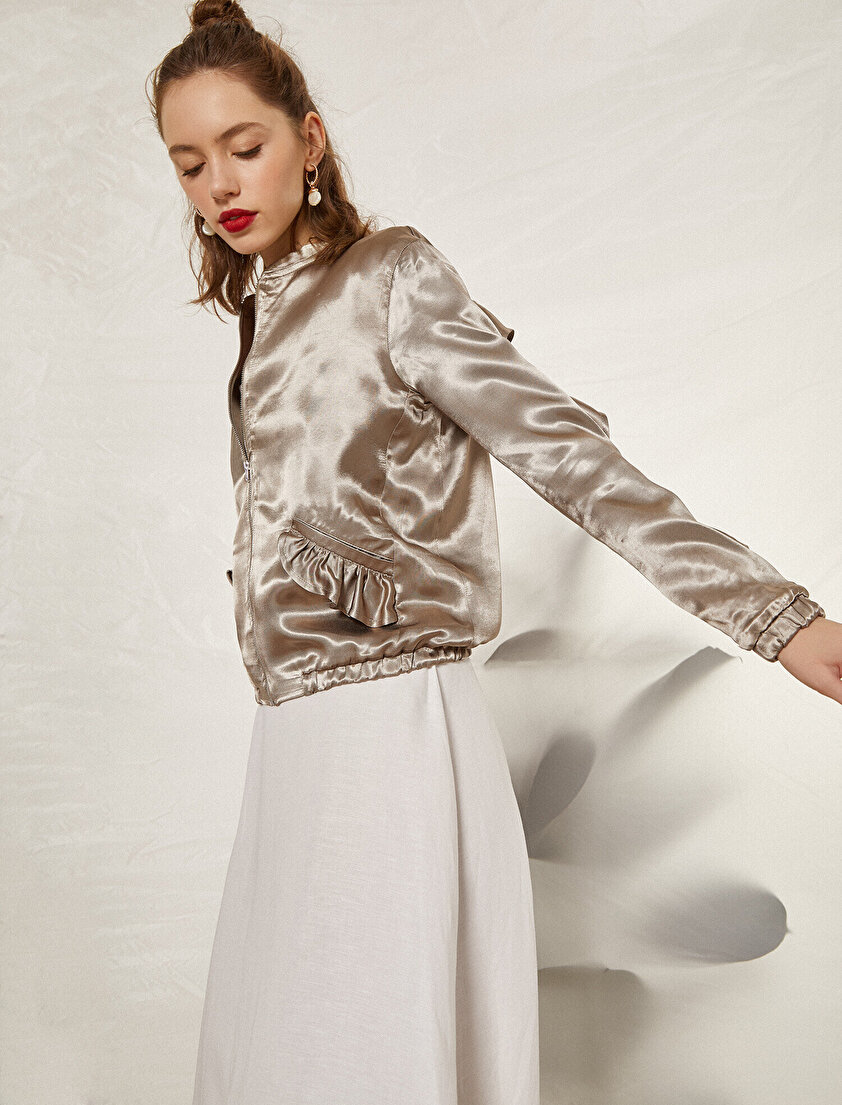 Parlak Saten Kumaş Fırfırlı Uzun Kollu Ceket