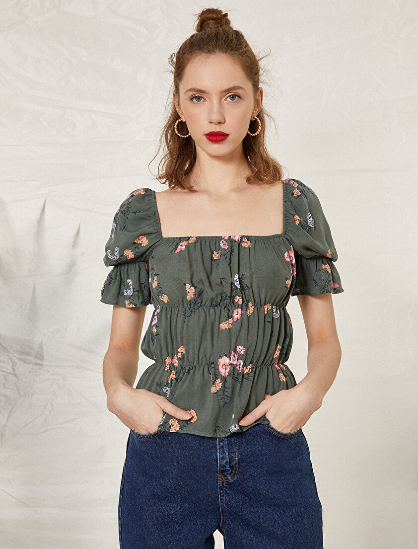 Kare Yaka Kol Büzgü Detaylı Çiçek Desen Bluz
