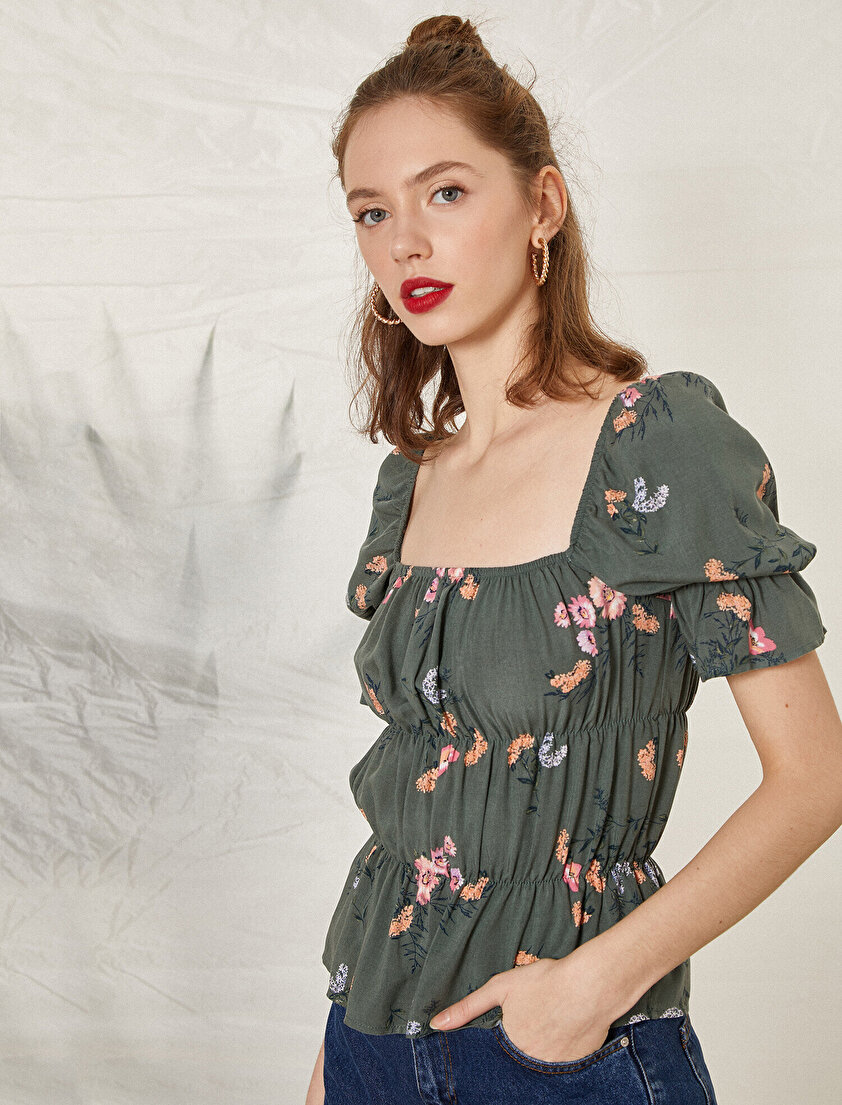 Kare Yaka Kol Büzgü Detaylı Çiçek Desen Bluz
