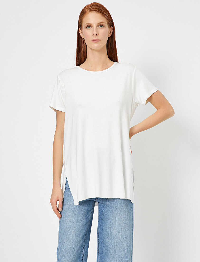 Yırtmaç Detaylı Bol Kesim Tişört