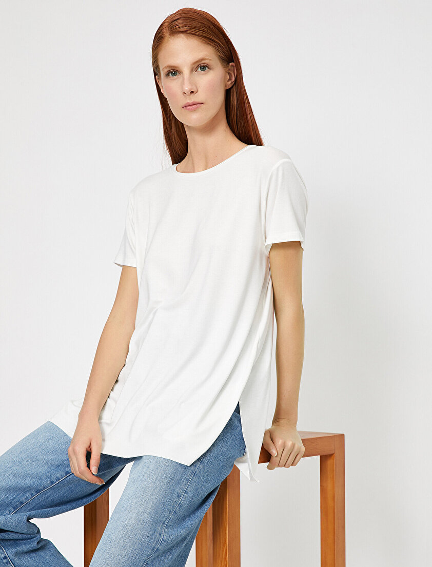 Yırtmaç Detaylı Bol Kesim Tişört