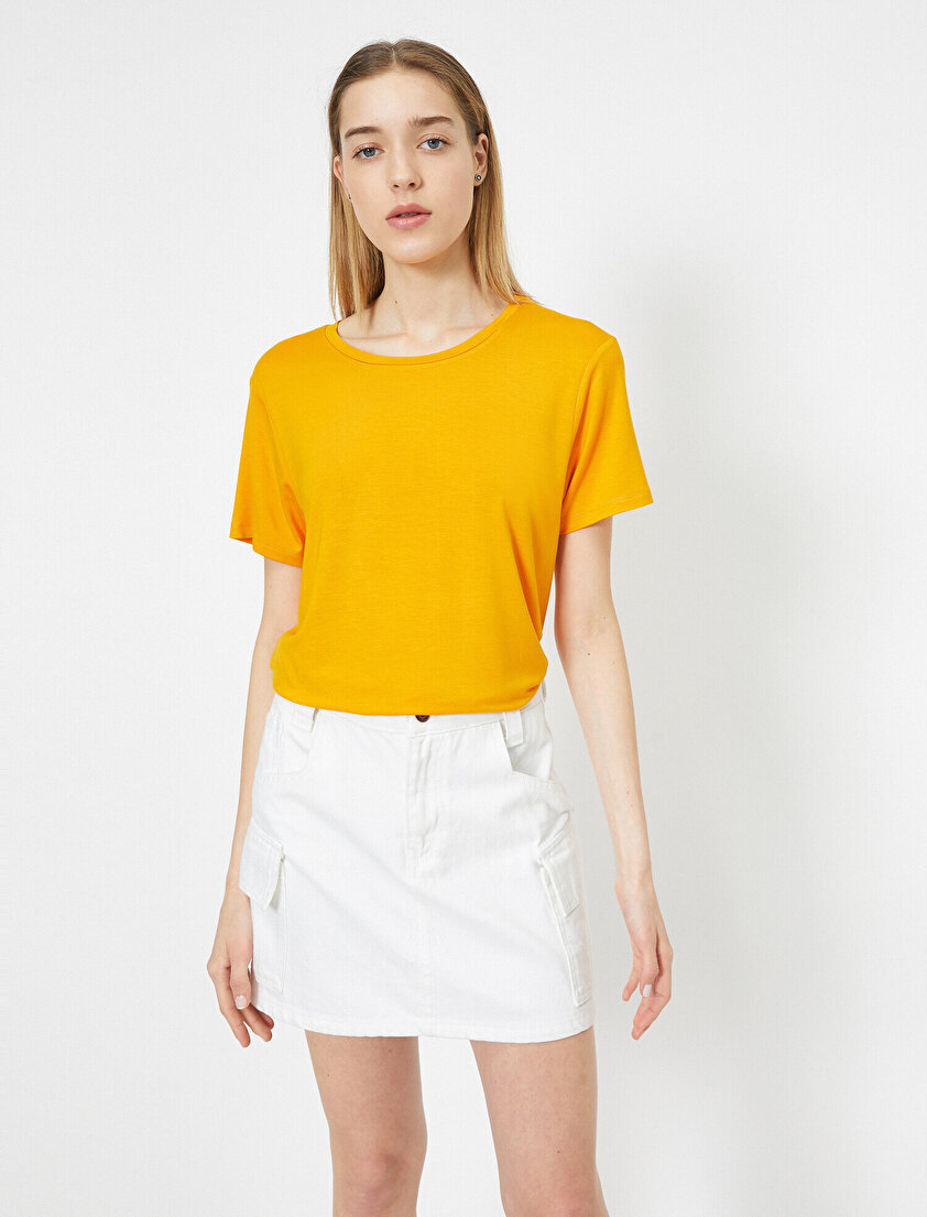 Yırtmaç Detaylı Bol Kesim Tişört