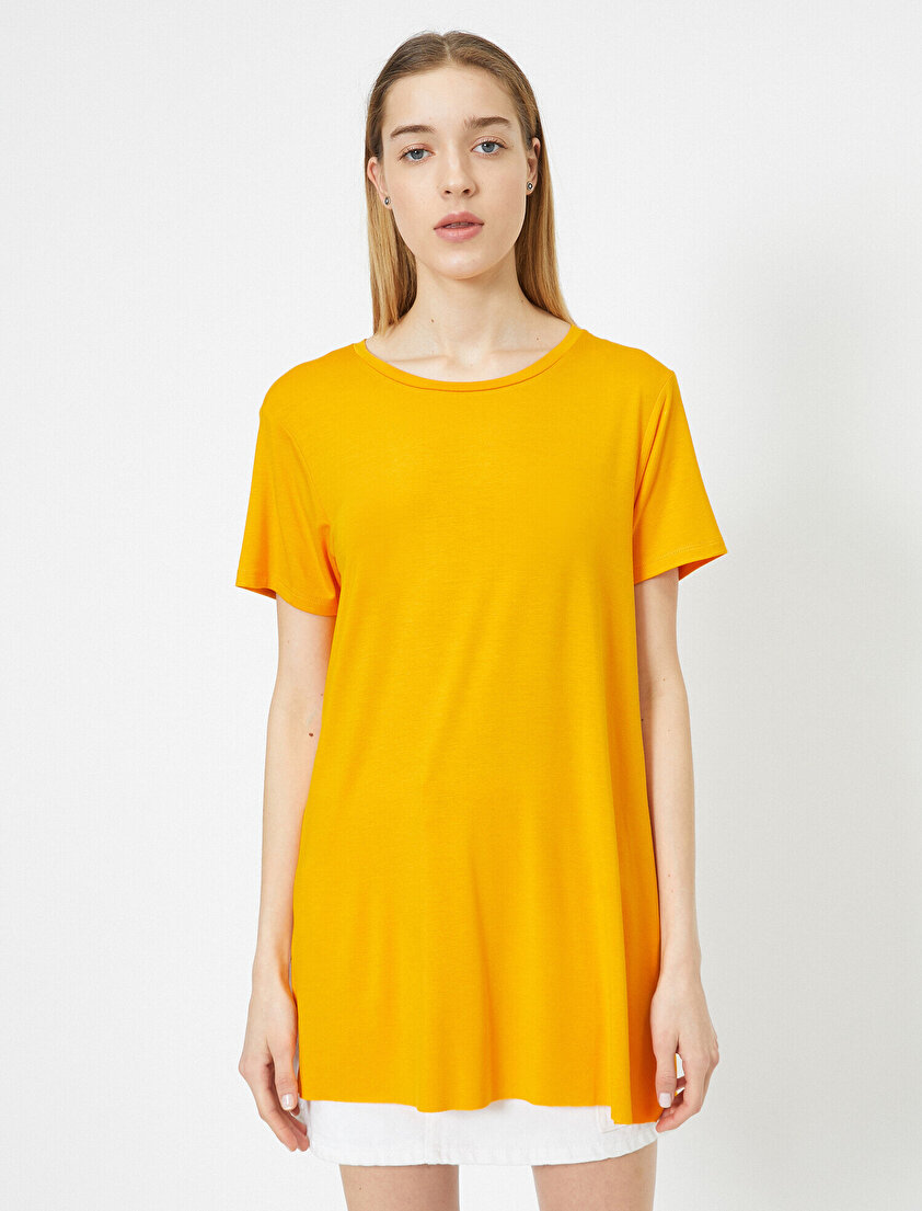 Yırtmaç Detaylı Bol Kesim Tişört