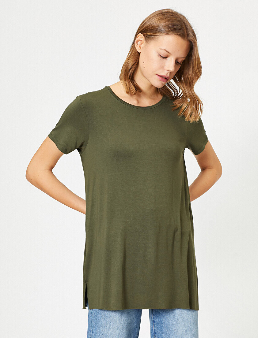 Yırtmaç Detaylı Bol Kesim Tişört