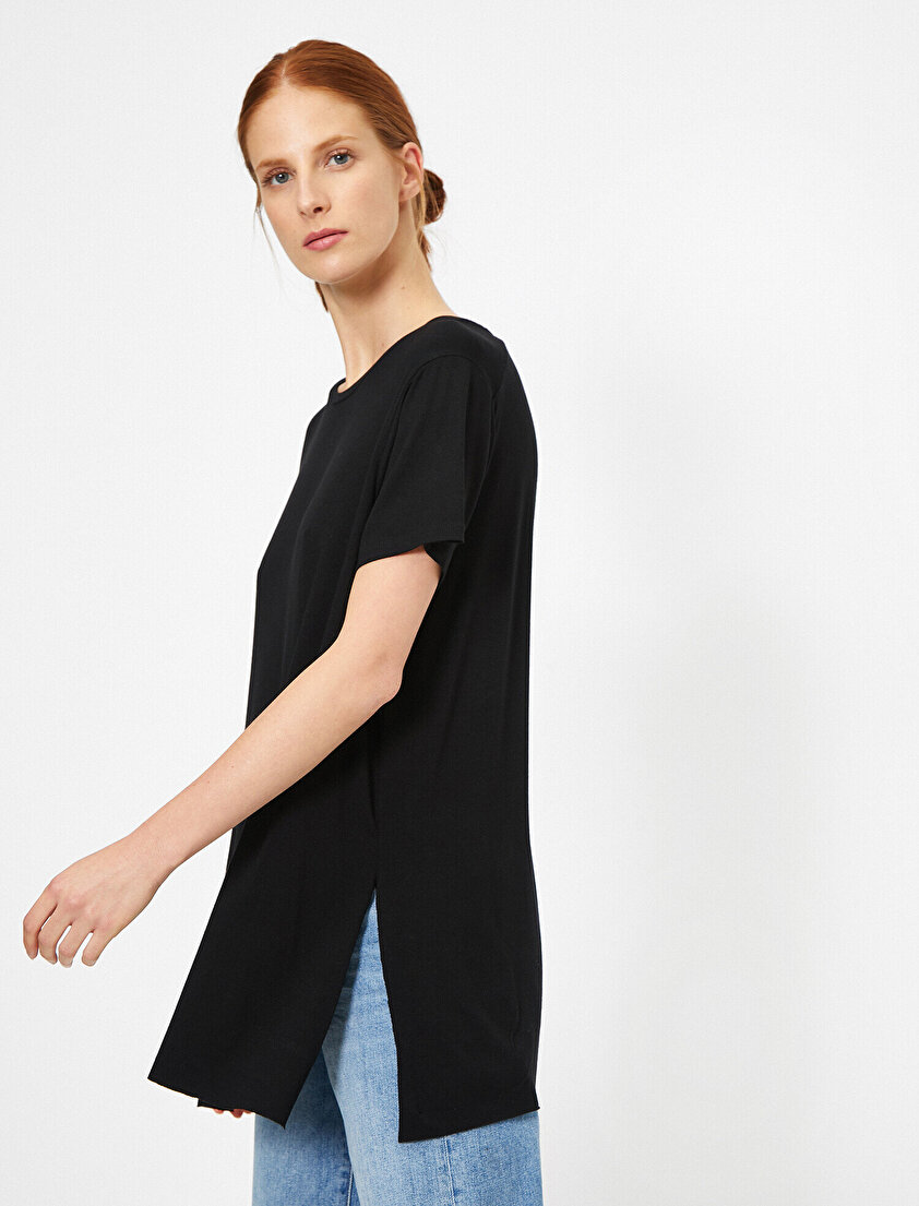 Yırtmaç Detaylı Bol Kesim Tişört