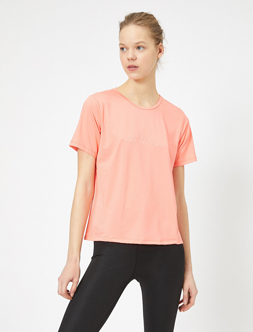 Ebru Şallı Loves Koton Slogan Baskılı T-shirt