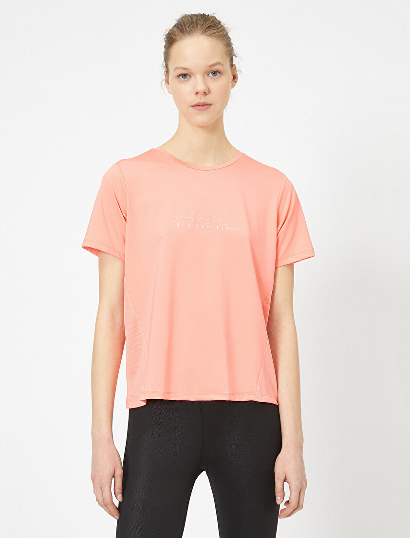 Ebru Şallı Loves Koton Slogan Baskılı T-shirt