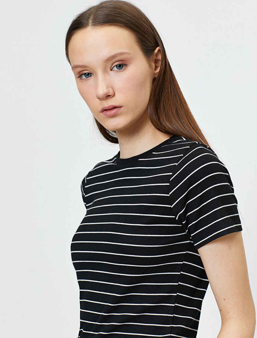 Bisiklet Yaka Dar Kesim Çizgili Tişört