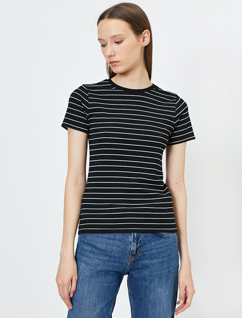 Bisiklet Yaka Dar Kesim Çizgili Tişört