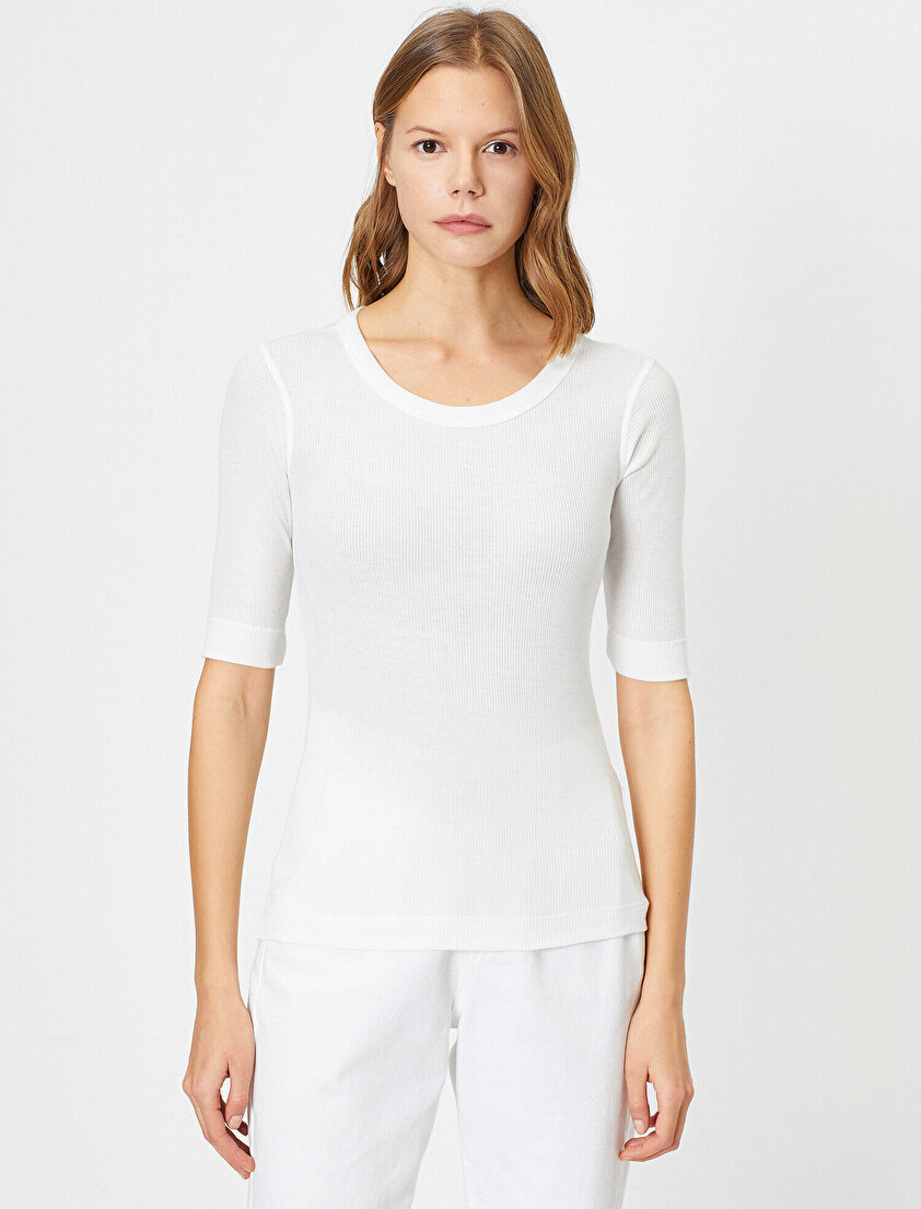 Oyuk Yaka Dar Kalıp Tişört