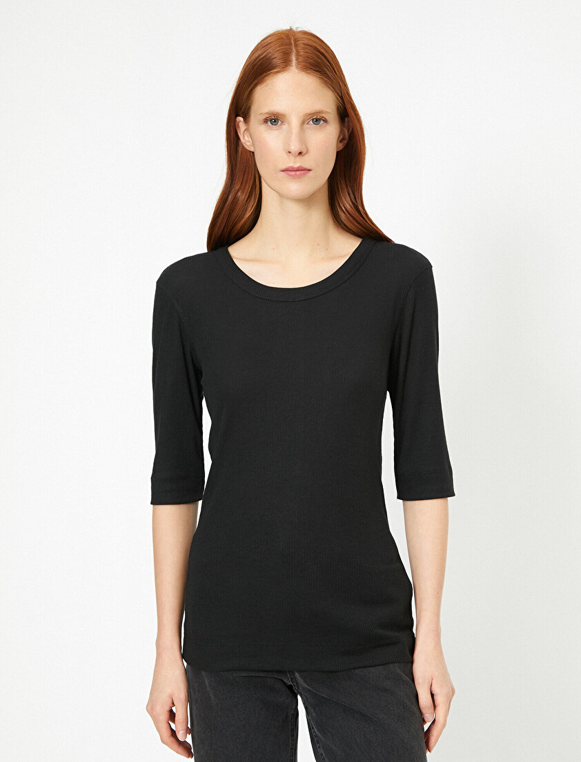 Oyuk Yaka Dar Kalıp Tişört