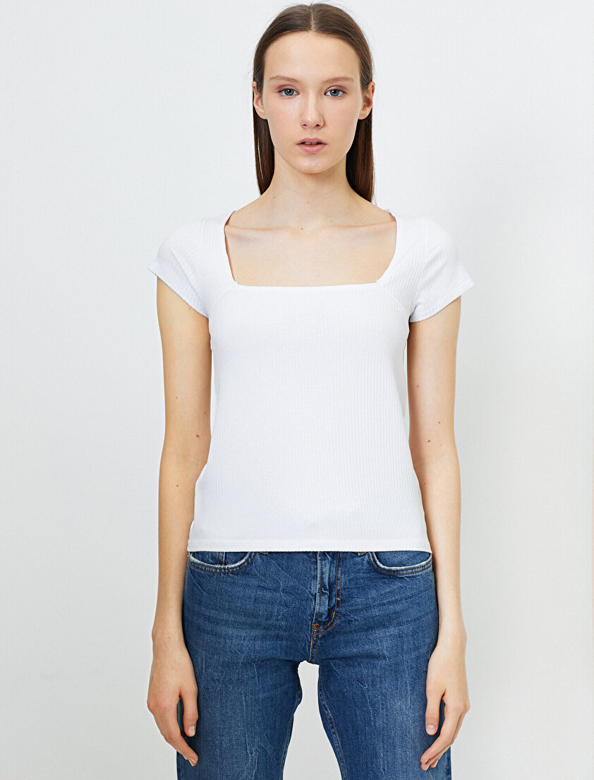 Kare Yaka Dar Kesim Tişört