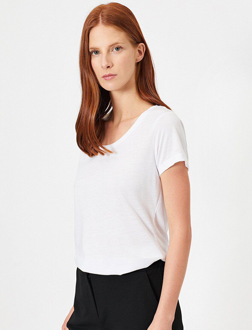 Oyuk Yaka Standart Kalıp Basic Tişört