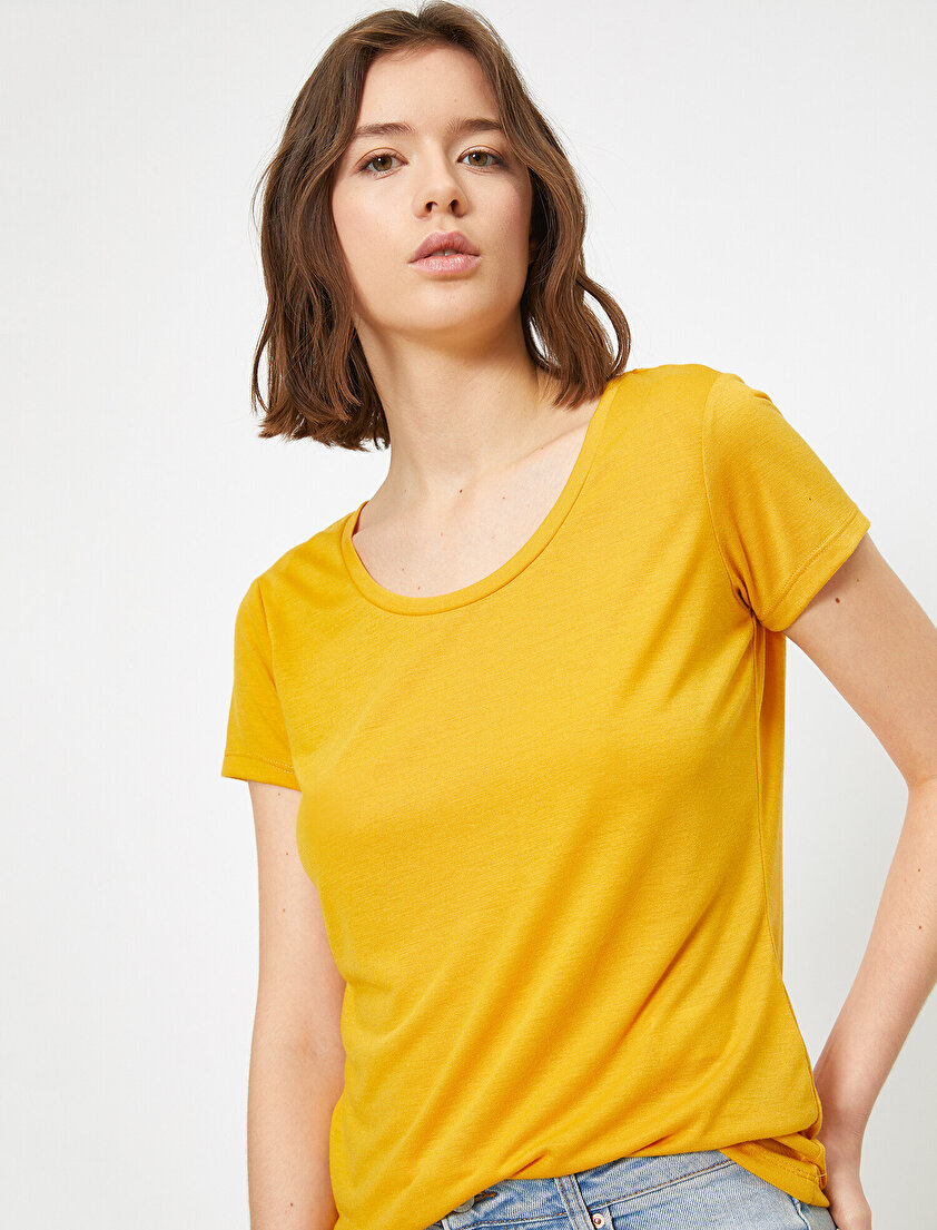 Oyuk Yaka Standart Kalıp Basic Tişört