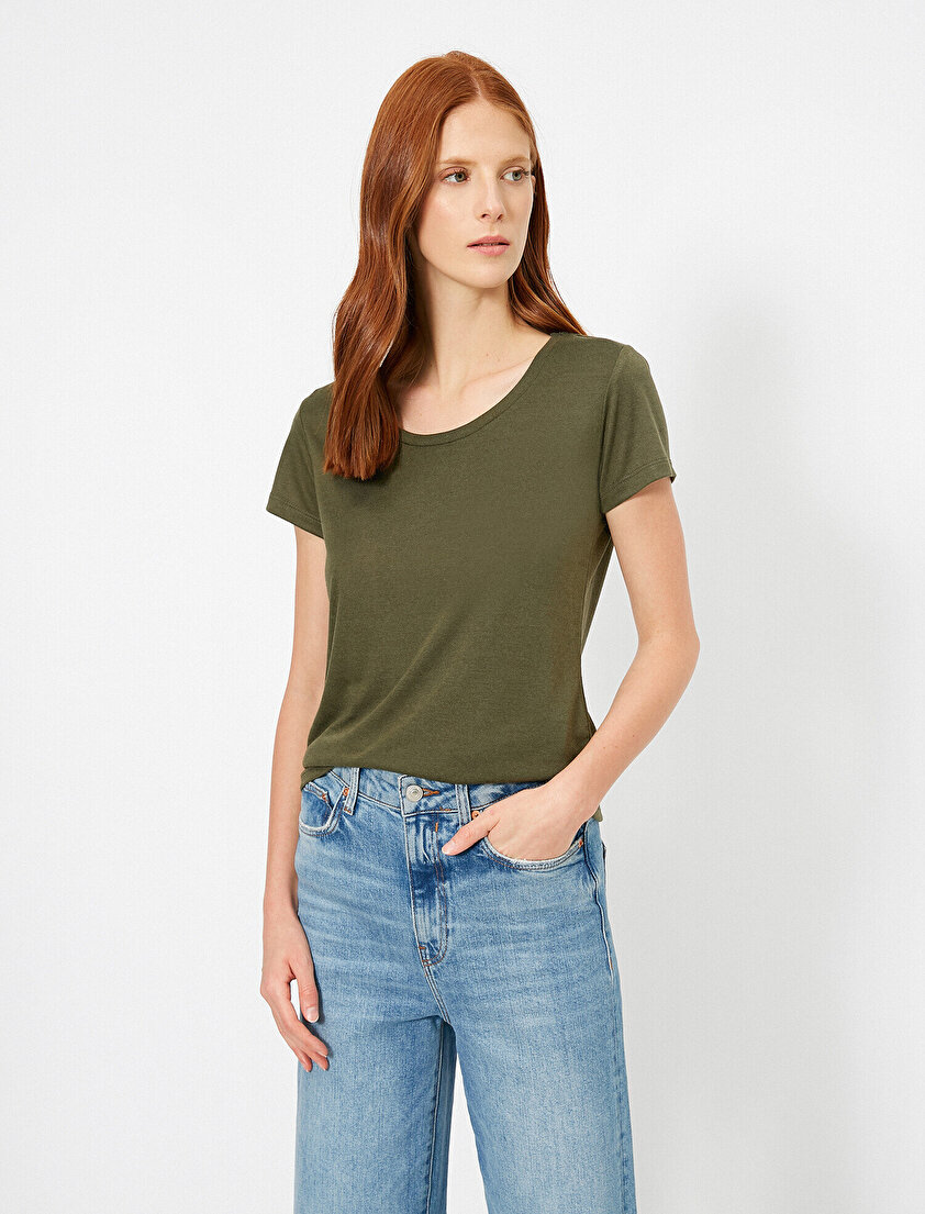 Oyuk Yaka Standart Kalıp Basic Tişört