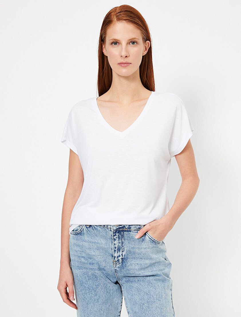 V Yaka Rahat Kalıp Basic Tişört