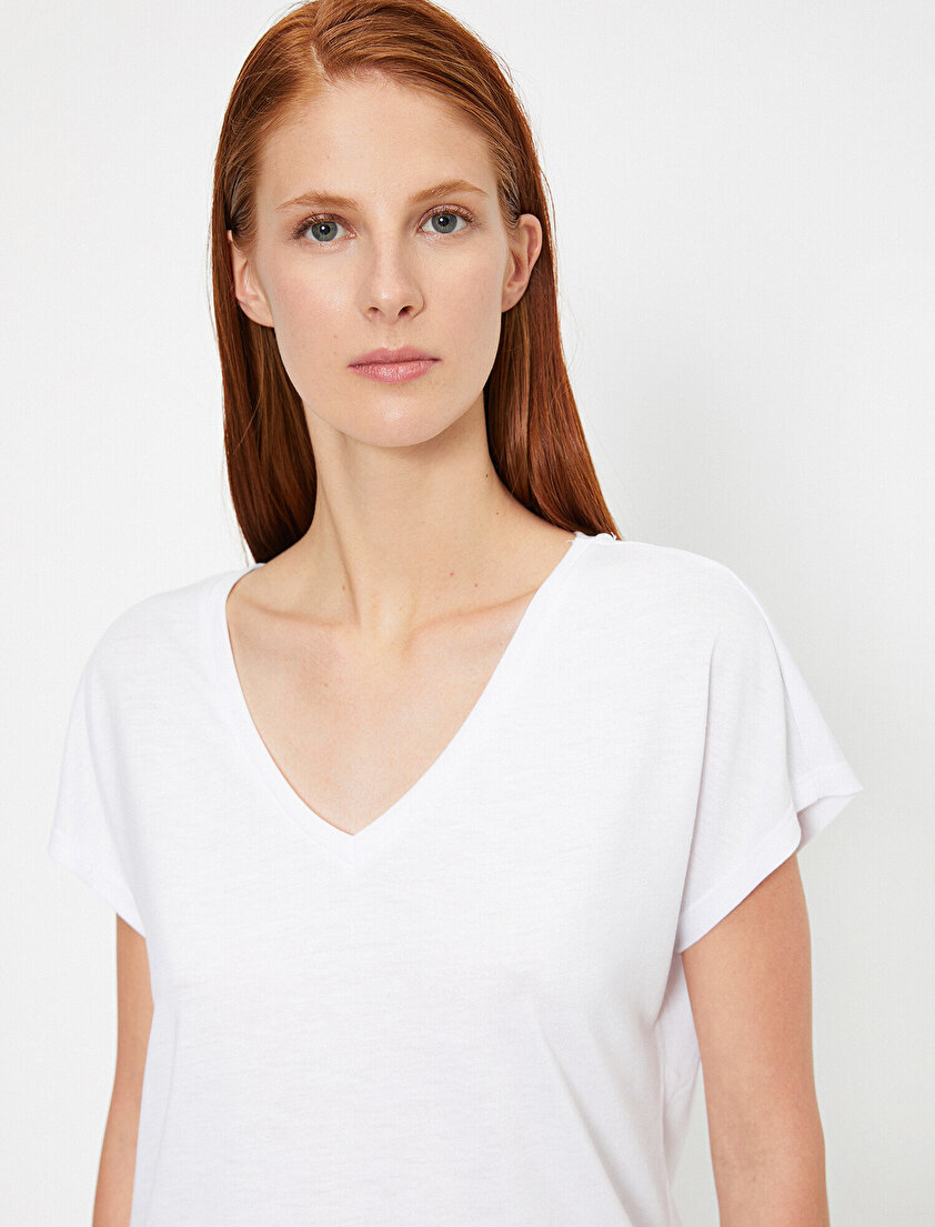 V Yaka Rahat Kalıp Basic Tişört