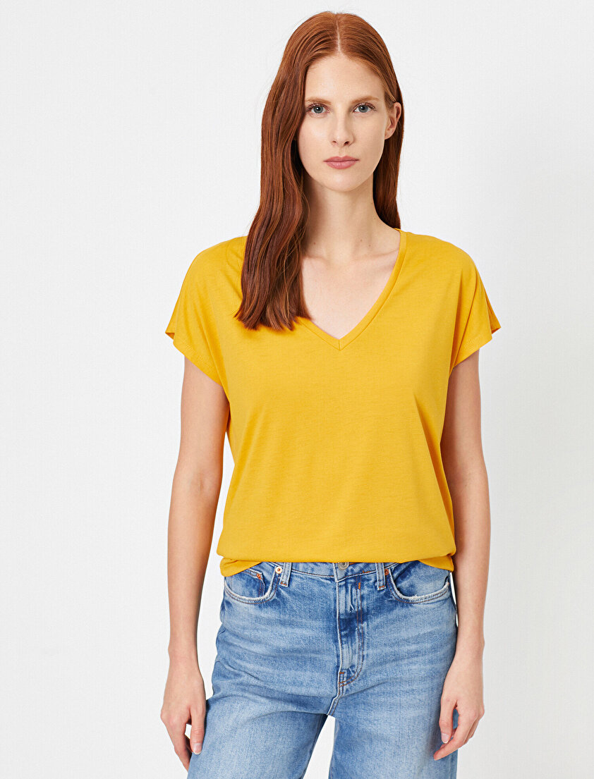 V Yaka Rahat Kalıp Basic Tişört