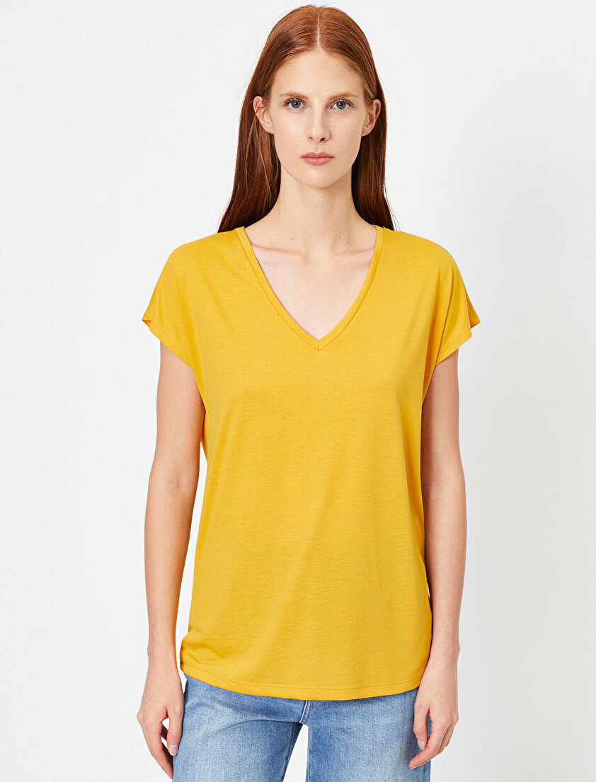 V Yaka Rahat Kalıp Basic Tişört