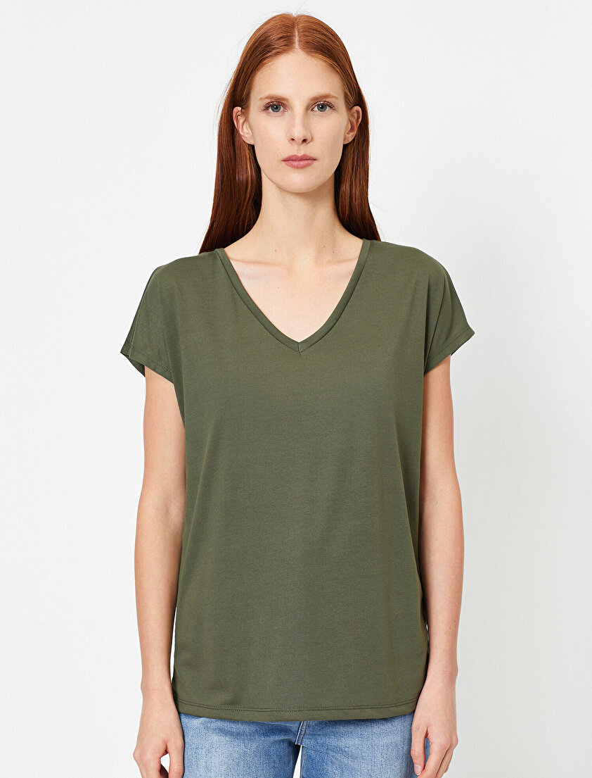 V Yaka Rahat Kalıp Basic Tişört