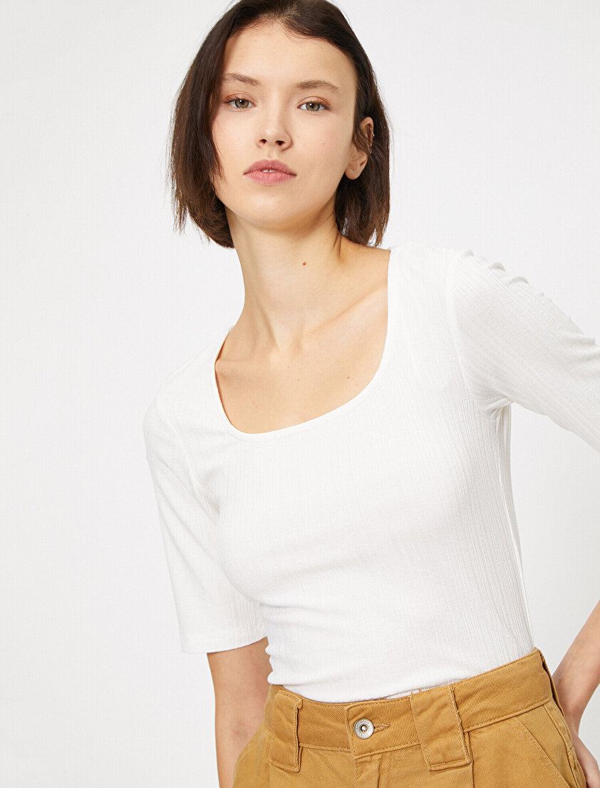 Kare Yaka Basic Tişört