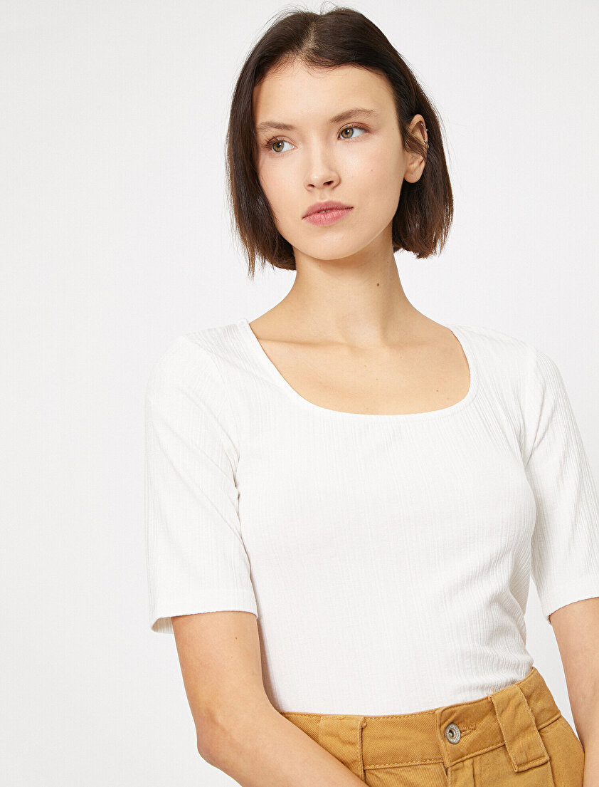 Kare Yaka Basic Tişört