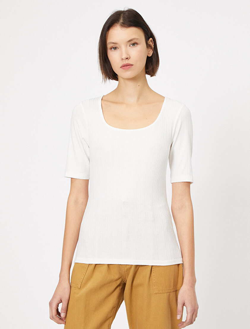 Kare Yaka Basic Tişört