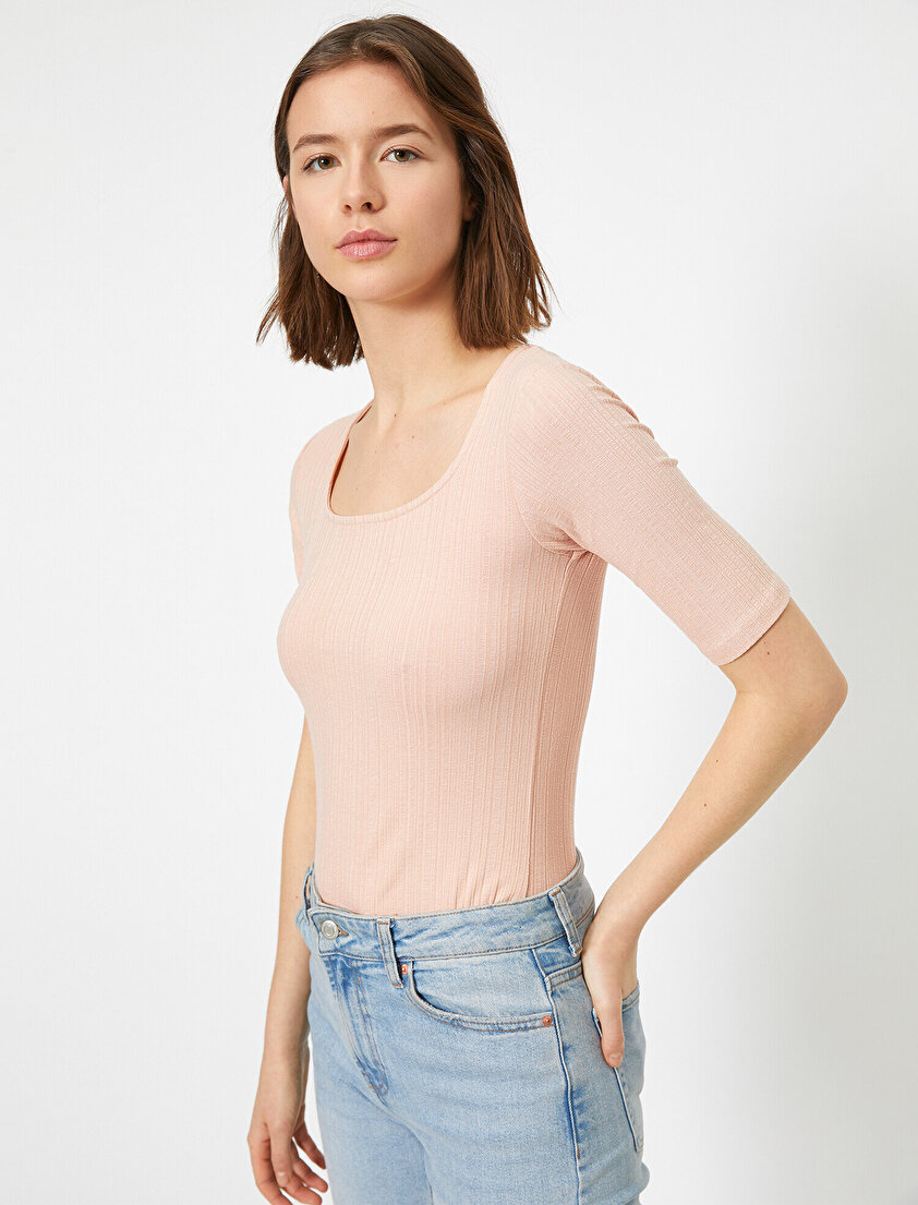 Kare Yaka Basic Tişört