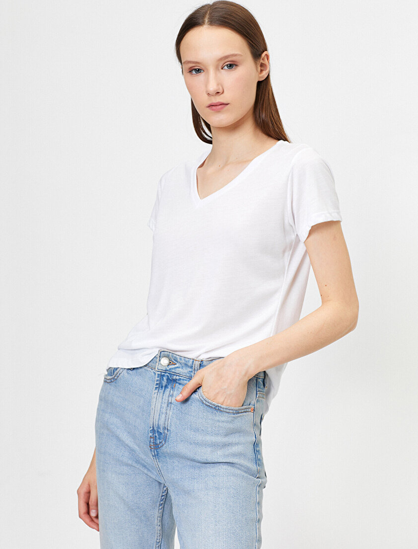 V Yaka Rahat Kalıp Basic Tişört