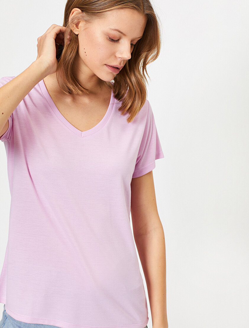 V Yaka Rahat Kalıp Basic Tişört