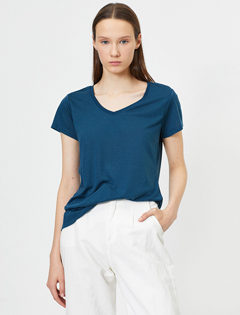 V Yaka Rahat Kalıp Basic Tişört